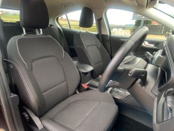 FORD FOCUS 1.0T EcoBoost Titanium Hatchback 5dr Petrol Manual Euro 6 (s/s) 