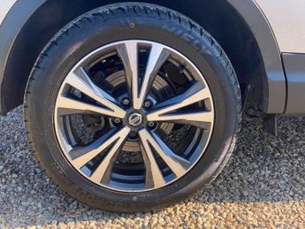 NISSAN QASHQAI 1.3 DIG-T N-Connecta SUV 5dr Petrol Manual Euro 6 (s/s) (160 ps)