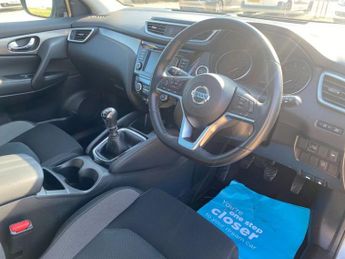 NISSAN QASHQAI 1.3 DIG-T N-Connecta SUV 5dr Petrol Manual Euro 6 (s/s) (160 ps)