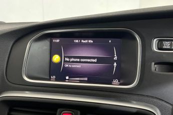 VOLVO V40 2.0 T2 GPF Momentum Nav Plus Hatchback 5dr Petrol Manual Euro 6 