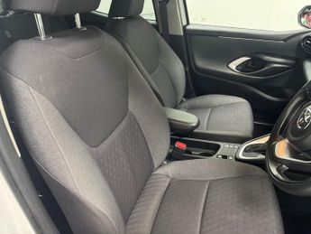 TOYOTA YARIS 1.5 VVT-h Design Hatchback 5dr Petrol Hybrid E-CVT Euro 6 (s/s) 