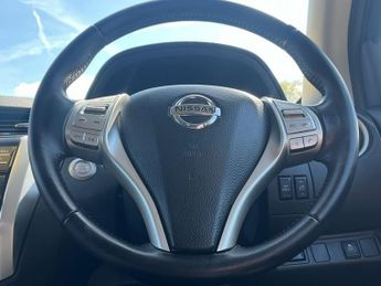 NISSAN NAVARA 2.3 dCi N-Guard Pickup Double Cab 4dr Diesel Auto 4WD Euro 6 (19