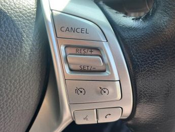 NISSAN NAVARA 2.3 dCi N-Guard Pickup Double Cab 4dr Diesel Auto 4WD Euro 6 (19
