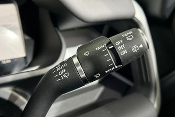 LAND ROVER DEFENDER 2.0 P300 X-Dynamic SE SUV 5dr Petrol Auto 4WD Euro 6 (s/s) (300 