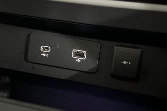 LAND ROVER DEFENDER 2.0 P300 X-Dynamic SE SUV 5dr Petrol Auto 4WD Euro 6 (s/s) (300 