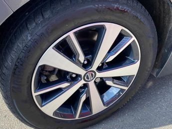 NISSAN LEAF 40kWh Acenta Hatchback 5dr Electric Auto (150 ps)