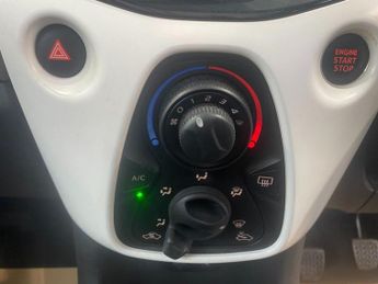 PEUGEOT 108 1.2 VTi PureTech Allure Top! 5dr Petrol Manual Euro 5 (82 ps)