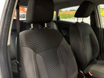 FORD FIESTA 1.0T EcoBoost Zetec Hatchback 5 Door Petrol Automatic White Powe
