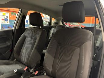 FORD FIESTA 1.0T EcoBoost Zetec Hatchback 5 Door Petrol Automatic White Powe