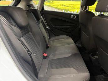 FORD FIESTA 1.0T EcoBoost Zetec Hatchback 5 Door Petrol Automatic White Powe