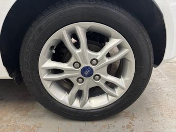 FORD FIESTA 1.0T EcoBoost Zetec Hatchback 5 Door Petrol Automatic White Powe