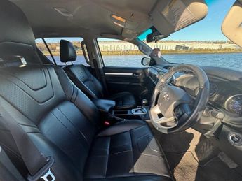 TOYOTA HI-LUX 2.4 D-4D Invincible X Pickup Double Cab 4dr Diesel Auto 4WD Euro