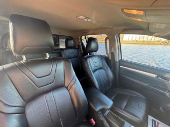 TOYOTA HI-LUX 2.4 D-4D Invincible X Pickup Double Cab 4dr Diesel Auto 4WD Euro
