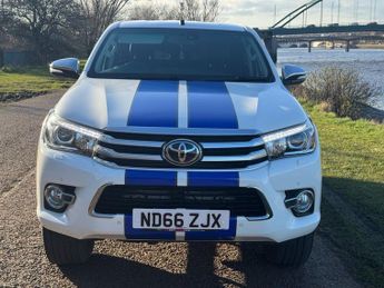 TOYOTA HI-LUX 2.4 D-4D Invincible X Pickup Double Cab 4dr Diesel Auto 4WD Euro