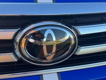TOYOTA HI-LUX 2.4 D-4D Invincible X Pickup Double Cab 4dr Diesel Auto 4WD Euro