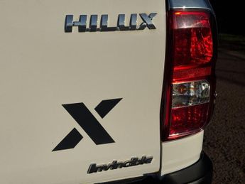 TOYOTA HI-LUX 2.4 D-4D Invincible X Pickup Double Cab 4dr Diesel Auto 4WD Euro