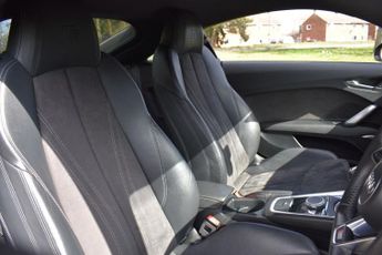 AUDI TT 2.0 TDI ultra Black Edition Coupe 3dr Diesel Manual Euro 6 (s/s)