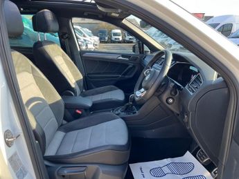 VOLKSWAGEN TIGUAN 2.0 TSI BlueMotion Tech R-Line SUV 5dr Petrol DSG 4Motion Euro 6
