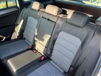 VOLKSWAGEN TIGUAN 2.0 TSI BlueMotion Tech R-Line SUV 5dr Petrol DSG 4Motion Euro 6