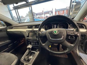 SKODA SUPERB 2.0 TDI SE DSG Euro 5 5dr