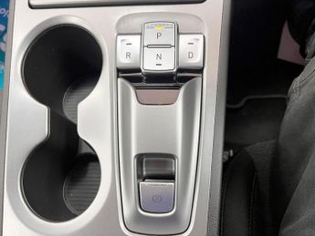 HYUNDAI KONA 64kWh Premium SUV 5dr Electric Auto (10.5kW Charger) (204 ps) 1 