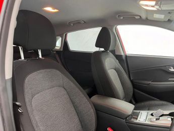 HYUNDAI KONA 64kWh Premium SUV 5dr Electric Auto (10.5kW Charger) (204 ps) 1 