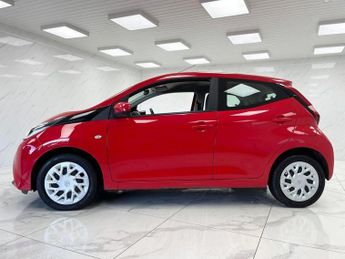 TOYOTA AYGO 1.0 VVT-i x-play Hatchback 5dr Petrol Manual Euro 6 (s/s) (71 ps