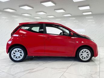 TOYOTA AYGO 1.0 VVT-i x-play Hatchback 5dr Petrol Manual Euro 6 (s/s) (71 ps