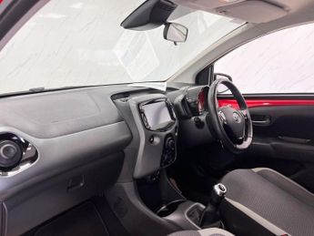 TOYOTA AYGO 1.0 VVT-i x-play Hatchback 5dr Petrol Manual Euro 6 (s/s) (71 ps