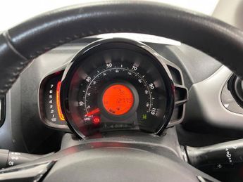 TOYOTA AYGO 1.0 VVT-i x-play Hatchback 5dr Petrol Manual Euro 6 (s/s) (71 ps
