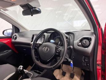 TOYOTA AYGO 1.0 VVT-i x-play Hatchback 5dr Petrol Manual Euro 6 (s/s) (71 ps