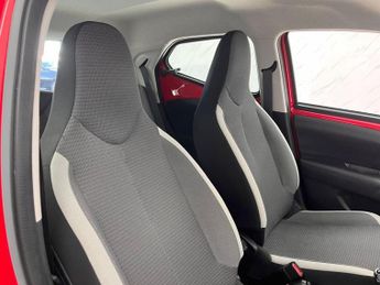TOYOTA AYGO 1.0 VVT-i x-play Hatchback 5dr Petrol Manual Euro 6 (s/s) (71 ps