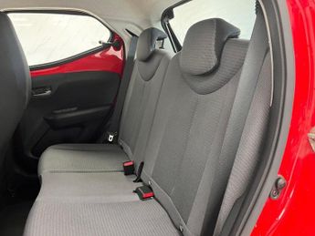 TOYOTA AYGO 1.0 VVT-i x-play Hatchback 5dr Petrol Manual Euro 6 (s/s) (71 ps