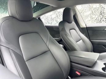 TESLA Model 3 Standard Range Plus Saloon 4dr Electric Auto RWD (241 bhp)