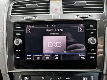 VOLKSWAGEN E-GOLF 35.8kWh e-Golf Hatchback 5dr Electric Auto (136 ps)