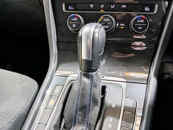 VOLKSWAGEN E-GOLF 35.8kWh e-Golf Hatchback 5dr Electric Auto (136 ps)
