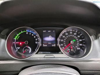 VOLKSWAGEN E-GOLF 35.8kWh e-Golf Hatchback 5dr Electric Auto (136 ps)