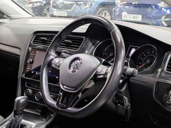 VOLKSWAGEN E-GOLF 35.8kWh e-Golf Hatchback 5dr Electric Auto (136 ps)