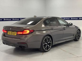 BMW 5 SERIES 4.4 M550i V8 Saloon 4dr Petrol Steptronic xDrive Euro 6 (s/s) (5