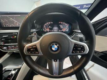 BMW 5 SERIES 4.4 M550i V8 Saloon 4dr Petrol Steptronic xDrive Euro 6 (s/s) (5