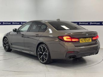 BMW 5 SERIES 4.4 M550i V8 Saloon 4dr Petrol Steptronic xDrive Euro 6 (s/s) (5