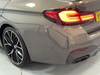 BMW 5 SERIES 4.4 M550i V8 Saloon 4dr Petrol Steptronic xDrive Euro 6 (s/s) (5