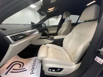 BMW 5 SERIES 4.4 M550i V8 Saloon 4dr Petrol Steptronic xDrive Euro 6 (s/s) (5