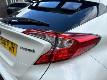 TOYOTA C-HR 1.8 VVT-h Design SUV 5dr Petrol Hybrid CVT Euro 6 (s/s) (122 ps)