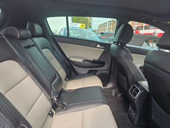 KIA SPORTAGE AUTOMATIC 1.6 T-GDi GT-Line S SUV 5dr Petrol DCT AWD Euro 6 (174