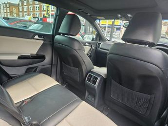 KIA SPORTAGE AUTOMATIC 1.6 T-GDi GT-Line S SUV 5dr Petrol DCT AWD Euro 6 (174