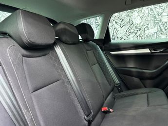 SKODA KAROQ 1.0 TSI SE SUV 5dr Petrol DSG Euro 6 (s/s) (115 ps)