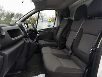 RENAULT TRAFIC 2.0 dCi ENERGY 30 Business+ Panel Van 5dr Diesel Manual LWB Stan