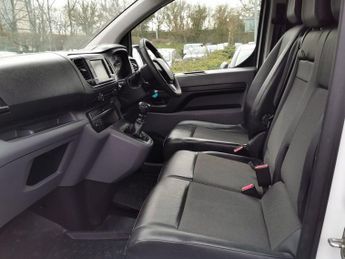 VAUXHALL VIVARO 2.0 Turbo D 3100 Sportive Panel Van 5dr Diesel Manual L2 H1 Euro