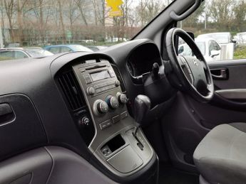 HYUNDAI i800 2.5 CRDi Style MPV 5dr Diesel Auto Euro 5 (170 ps)